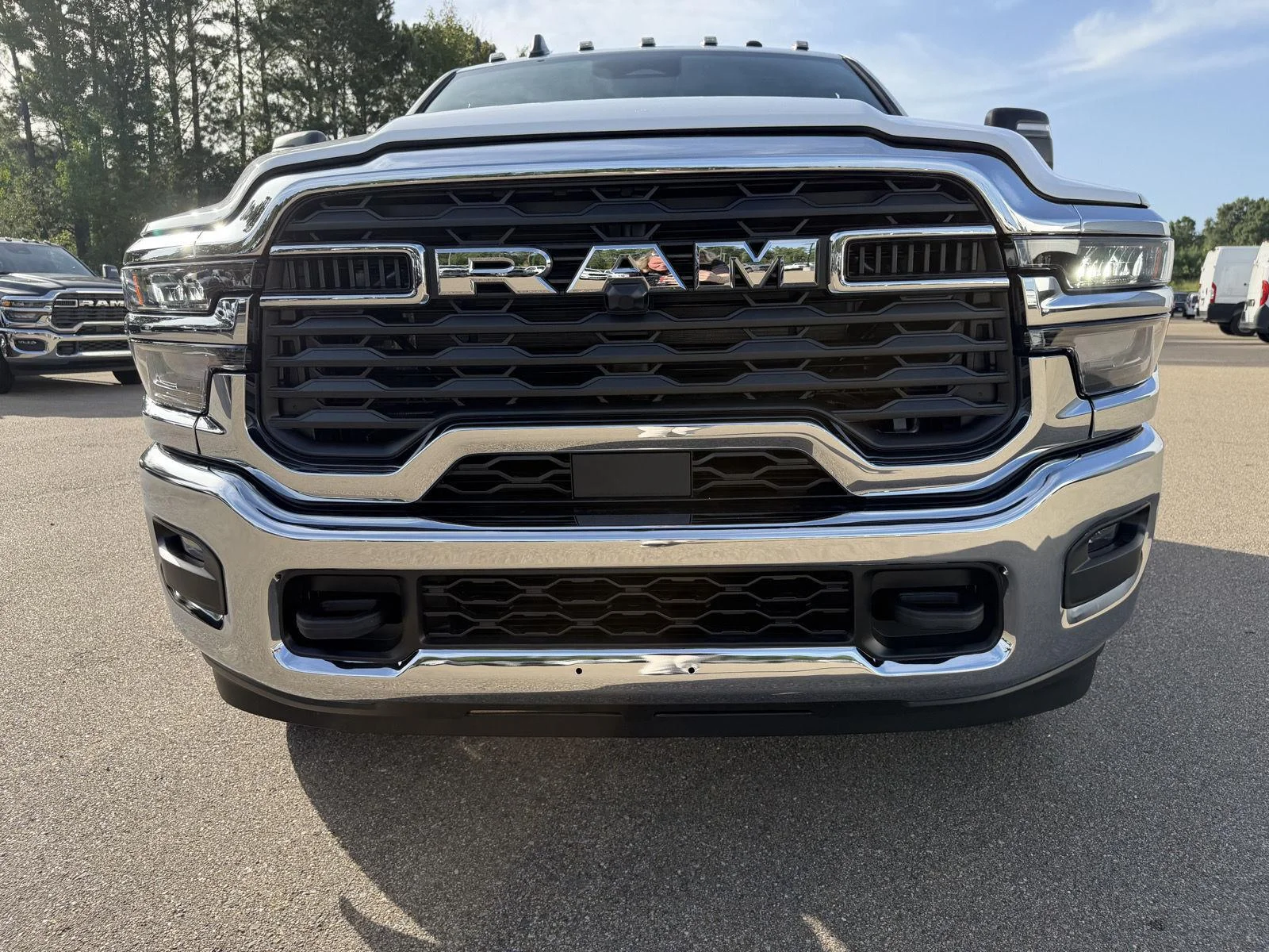 New 2026 Bright White Clear-Coat Exterior Paint RAM Tradesman image 24