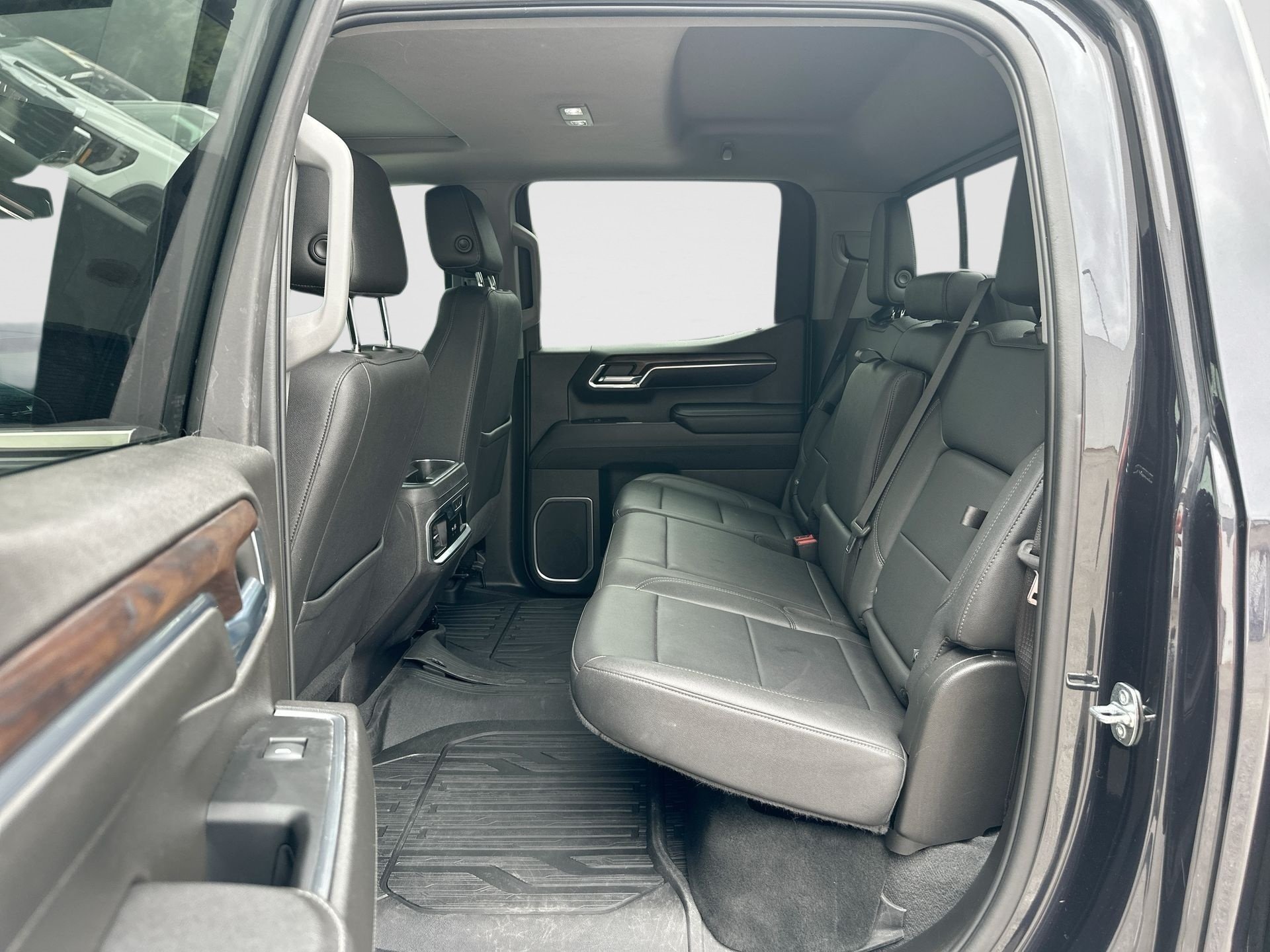 2023 GMC Sierra 1500 SLT - Photo 25