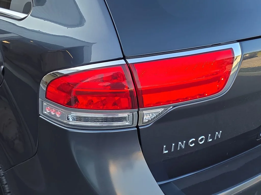 Used 2014 Smoked Quartz Metallic Tinted Clearcoat Lincoln Base image 34