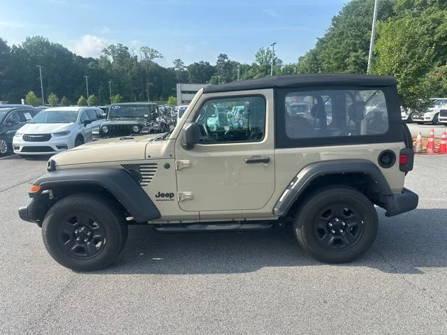 Used 2022  Jeep Sport image 6