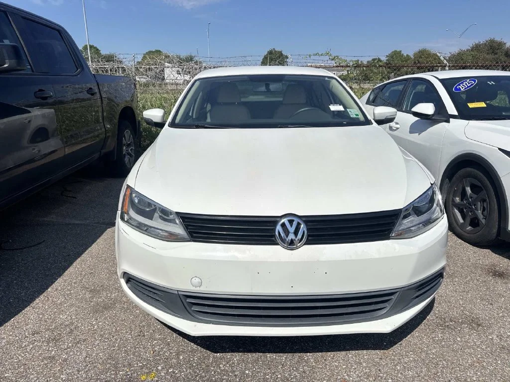 Used 2012 White Volkswagen 2.5L SE image 16