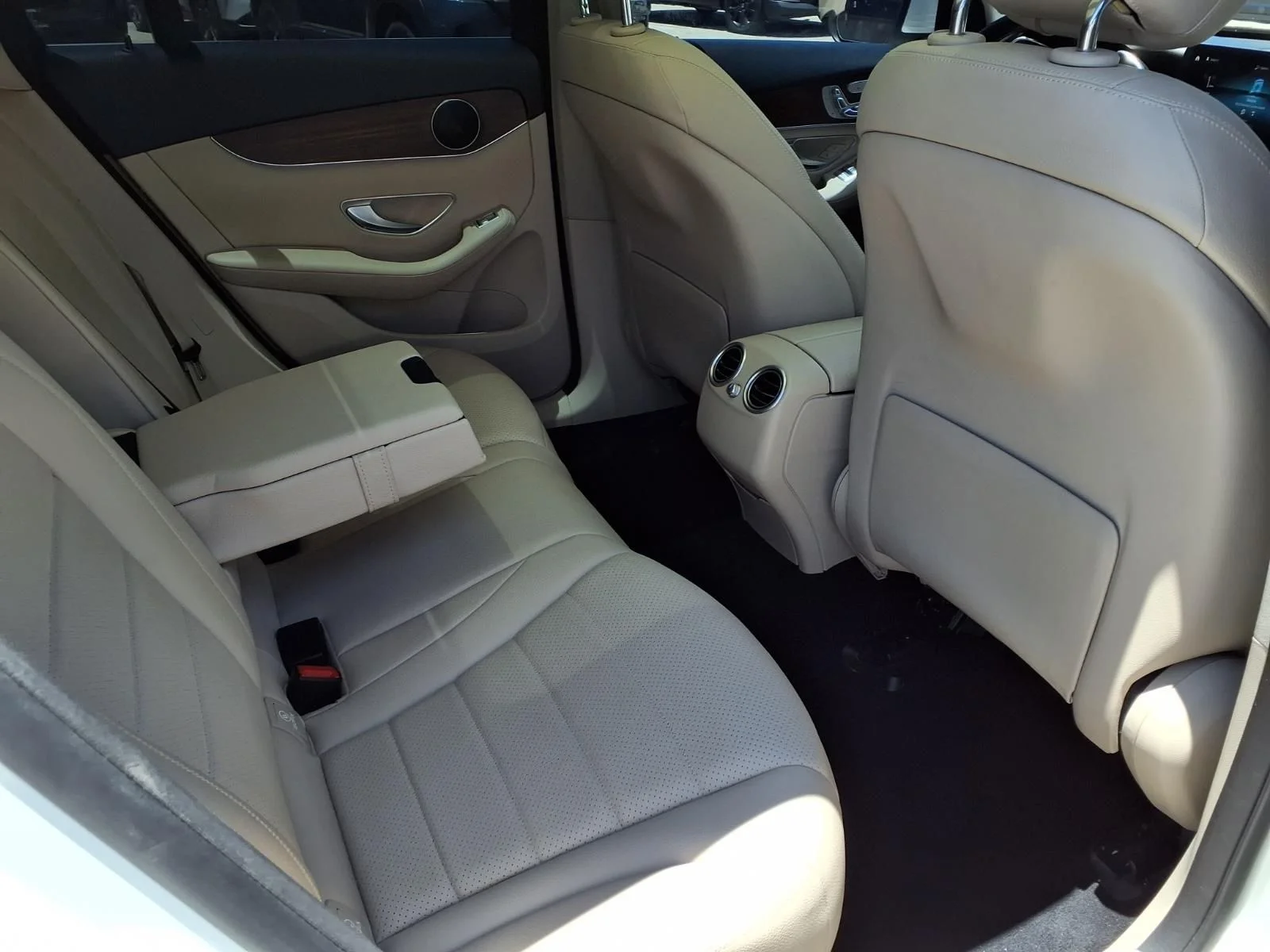 Used 2022 White Mercedes-Benz GLC 300 image 21