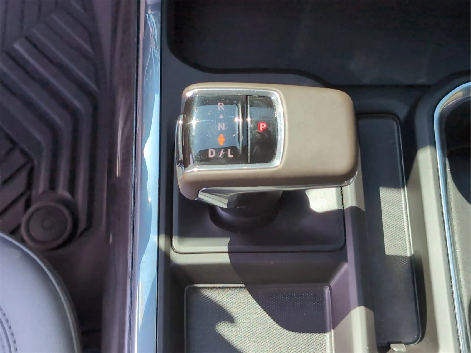 Used 2025 Summit White Chevrolet LTZ image 23