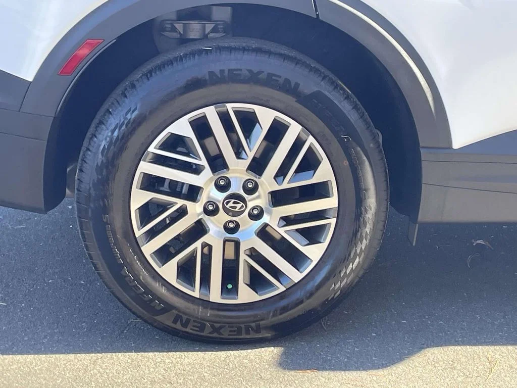 New 2026 White Hyundai SE image 7