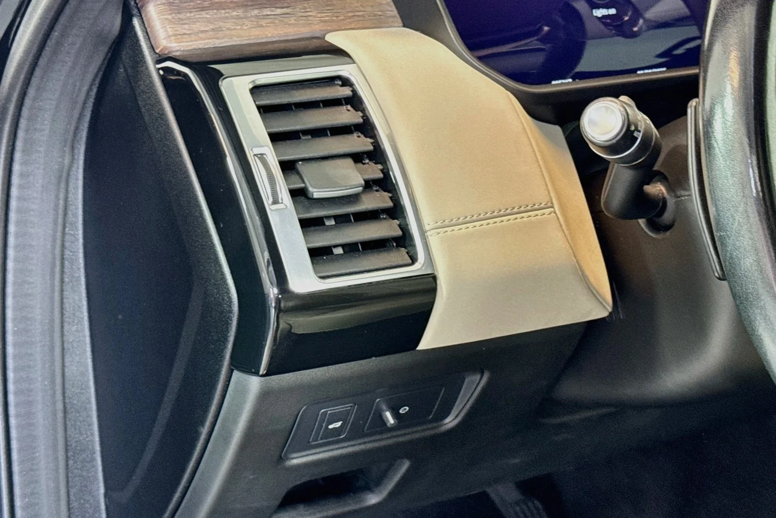 Used 2019 Santorini Black Metallic Land Rover HSE image 10