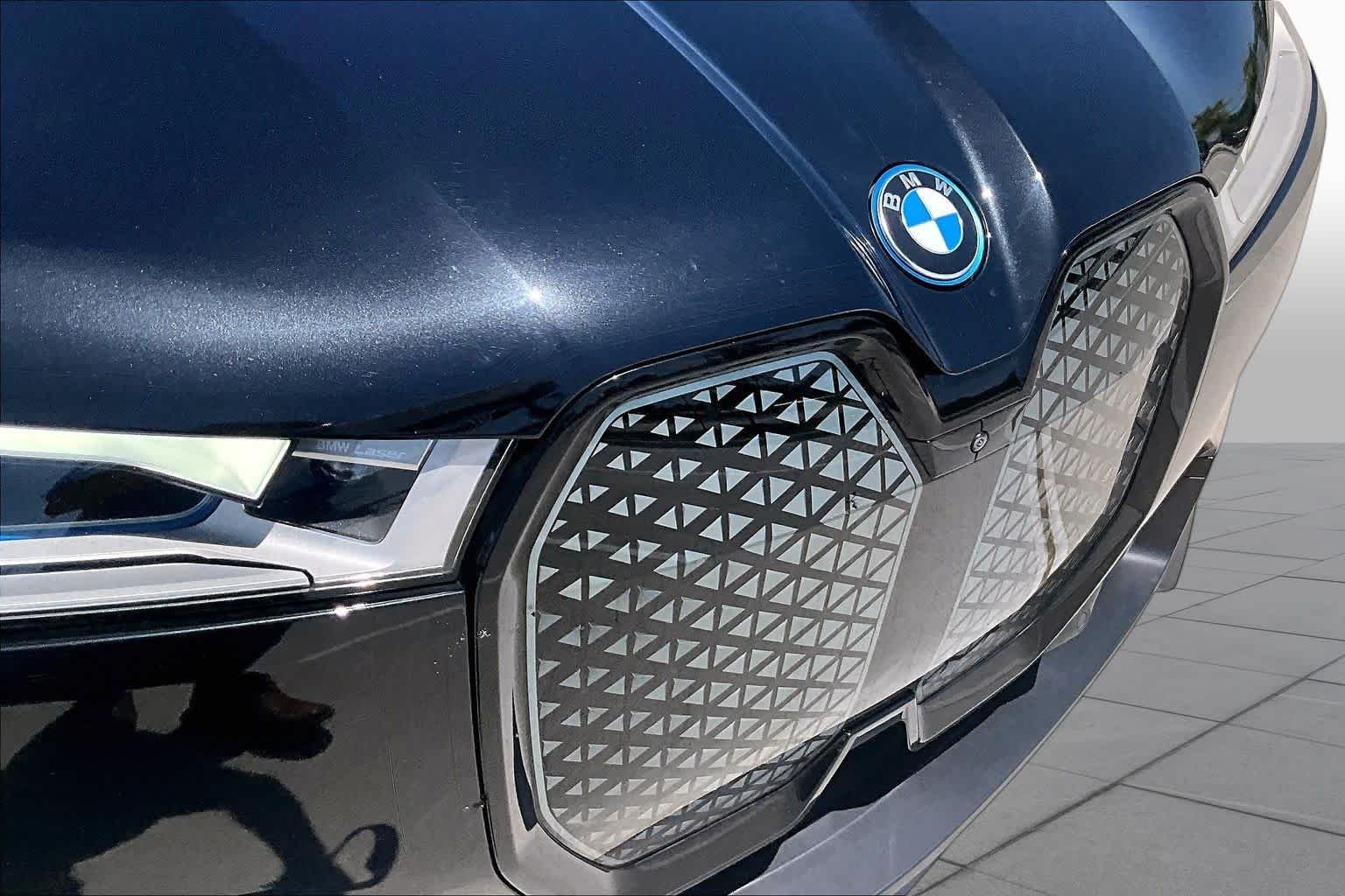 Used 2024 Black Sapphire Metallic BMW xDrive50 image 28