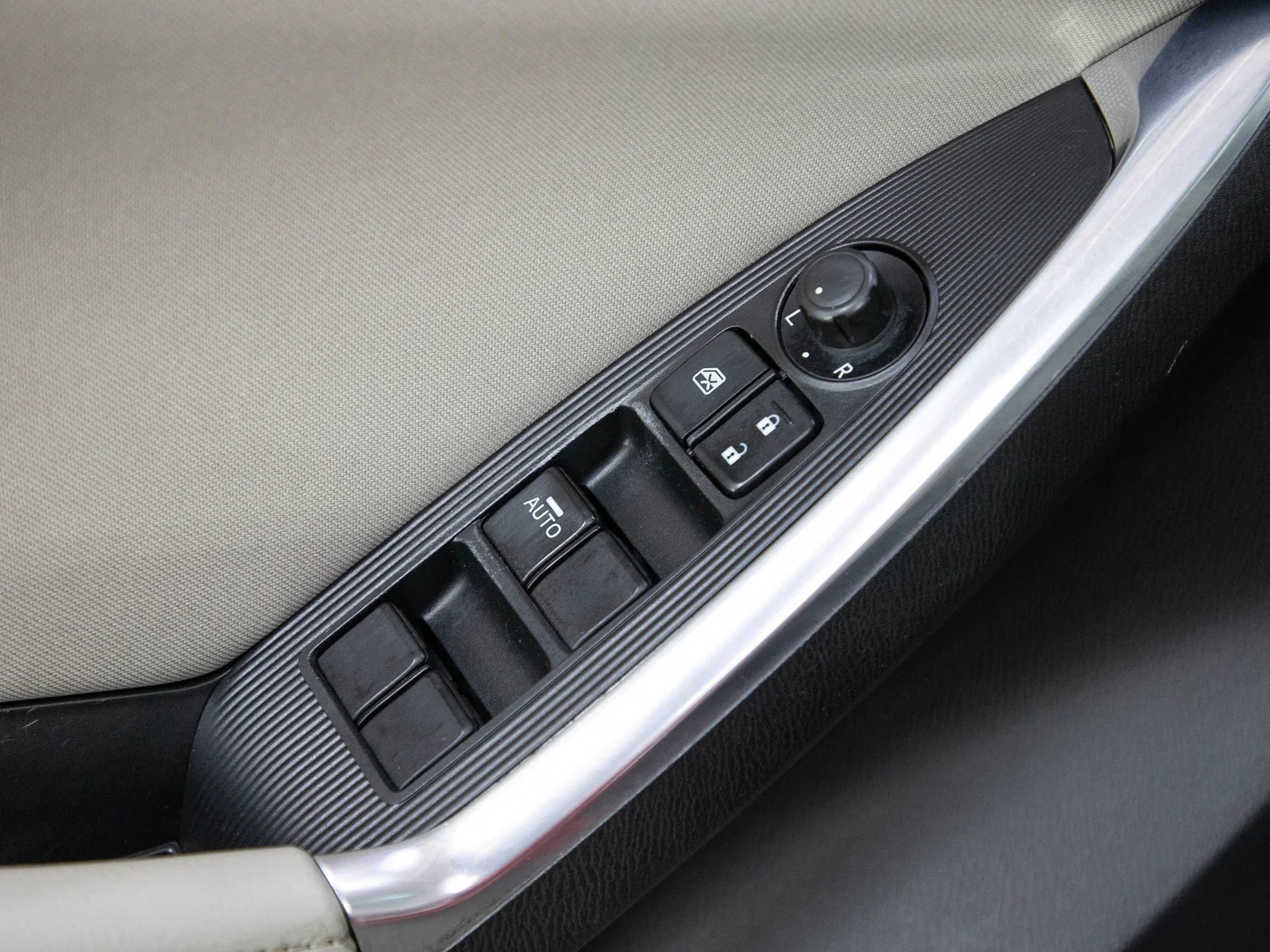 Used 2015 Soul Red Metallic Mazda Touring image 20