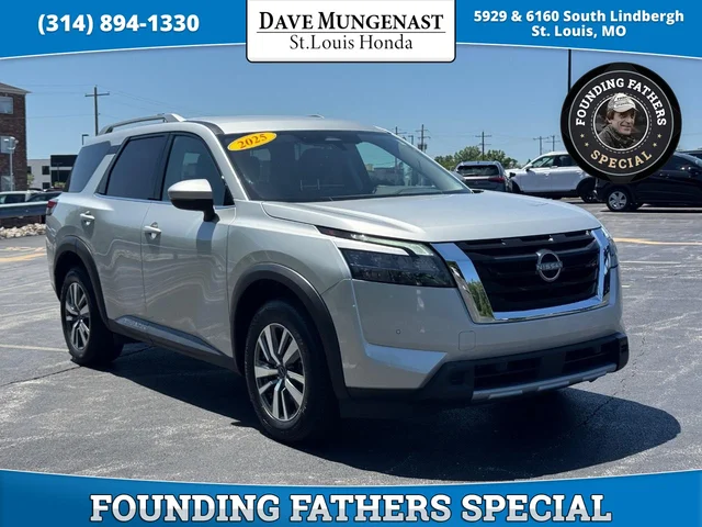 2025 Nissan Pathfinder SL
