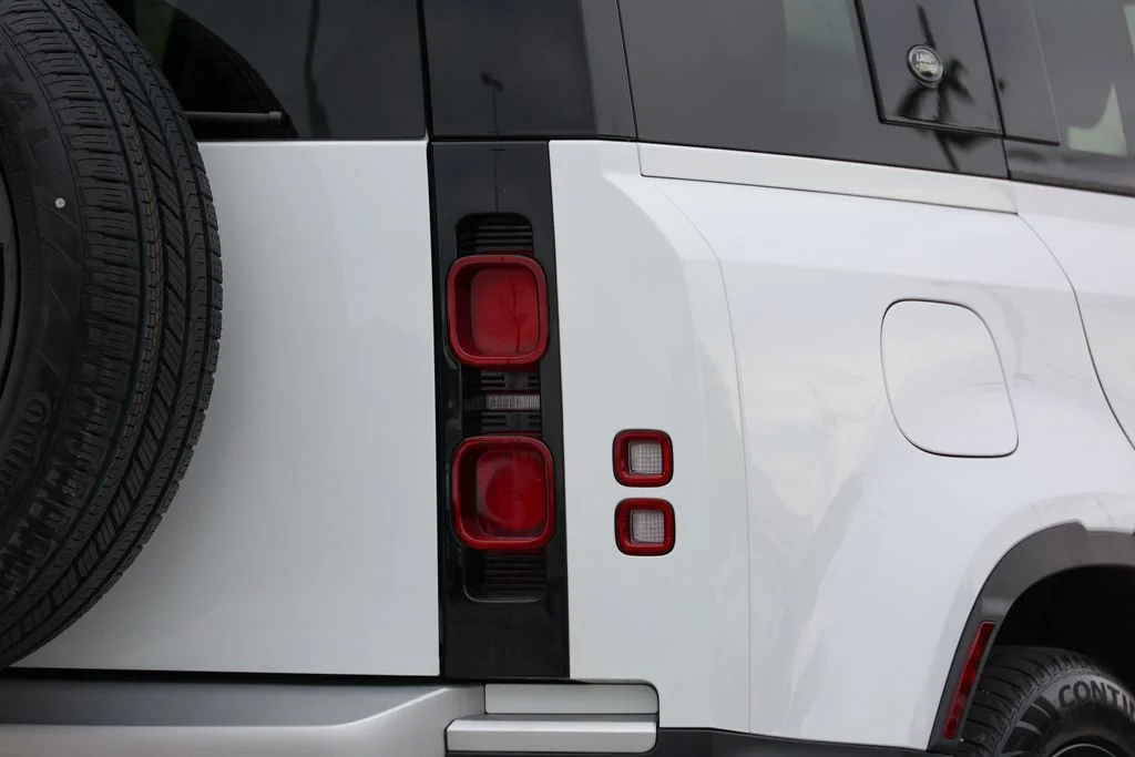 Used 2024 White Land Rover S image 25