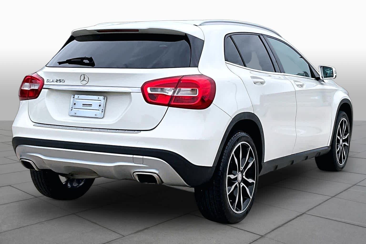 Used 2017 Cirrus White Mercedes-Benz GLA 250 image 12