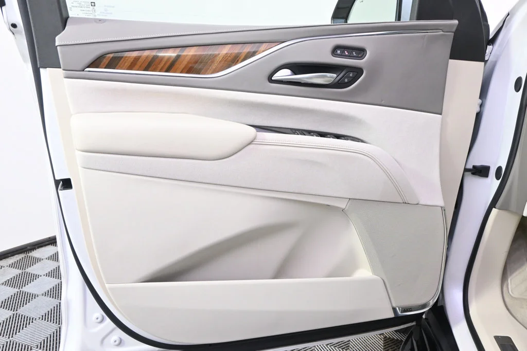 Used 2024 Crystal White Tricoat Cadillac Premium Luxury Platinum image 22