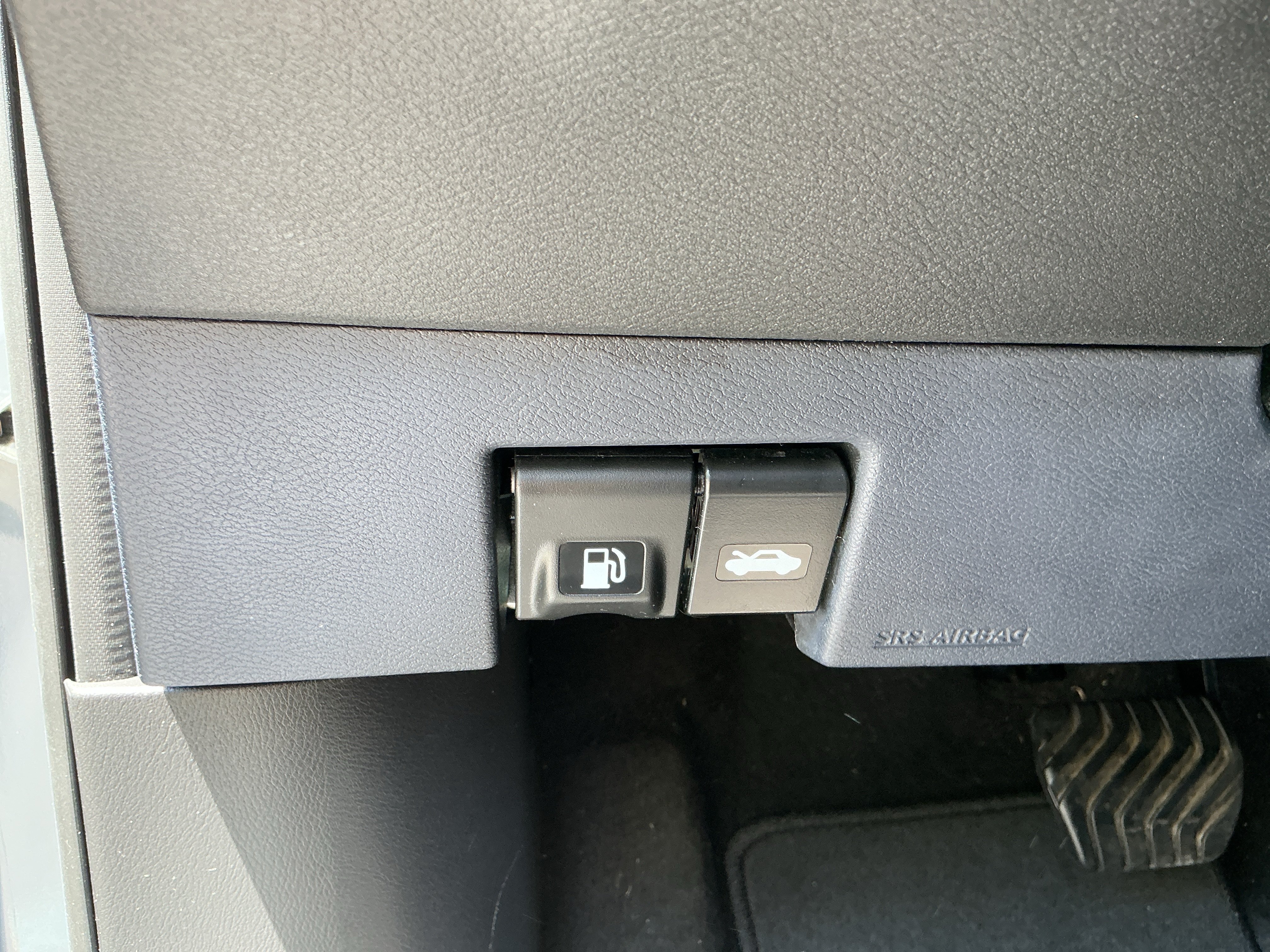 Used 2022 Gray/Super Black Nissan SV image 13
