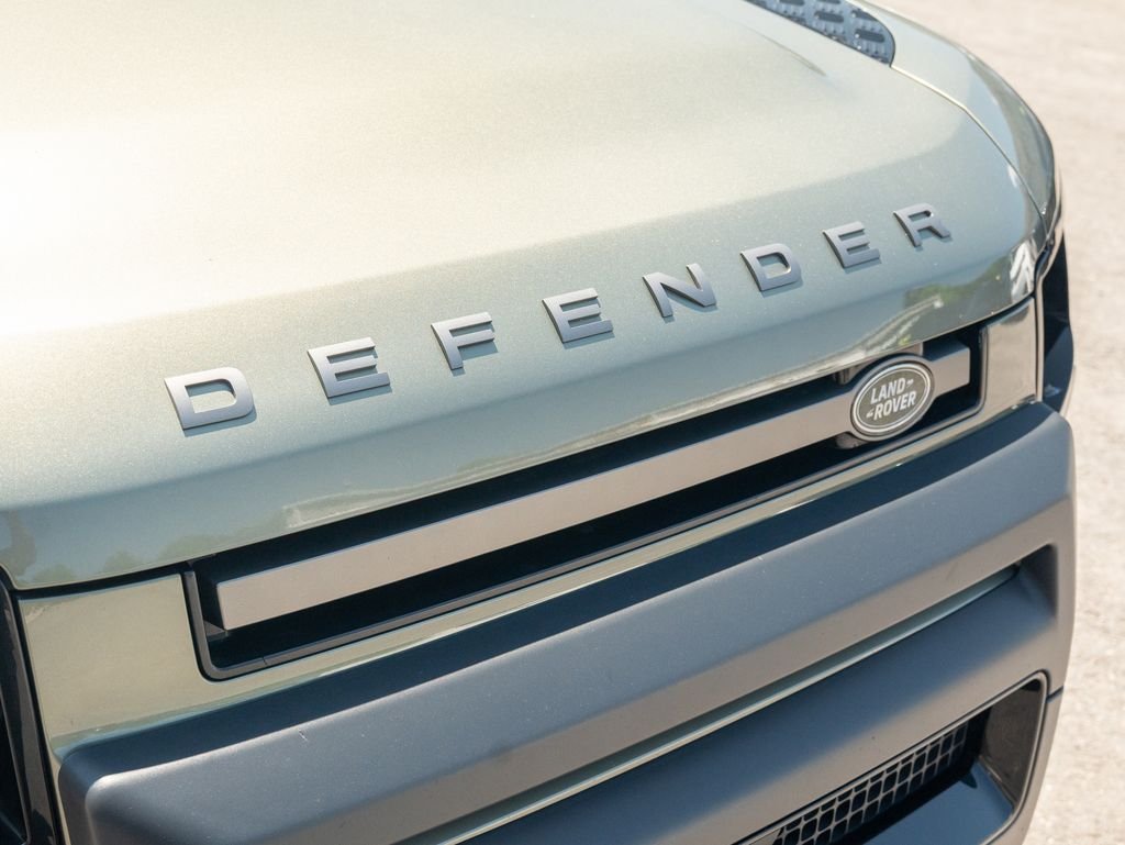 Used 2024 Green Land Rover X-Dynamic SE image 16