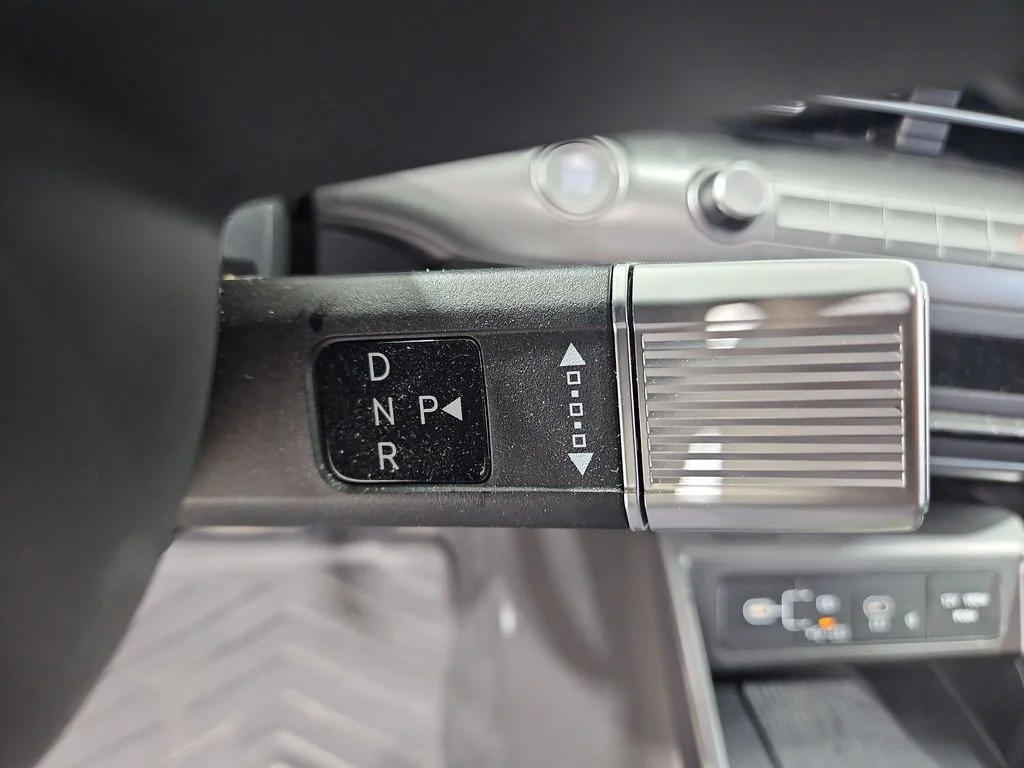 Used 2025 Gray Hyundai SEL Convenience image 25