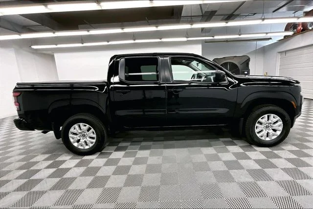 Used 2022 Super Black Nissan SV image 15