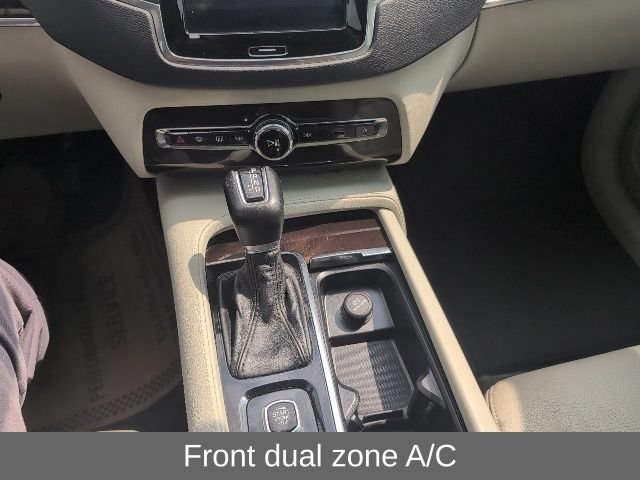 Used 2019 White Volvo T6 Momentum image 5