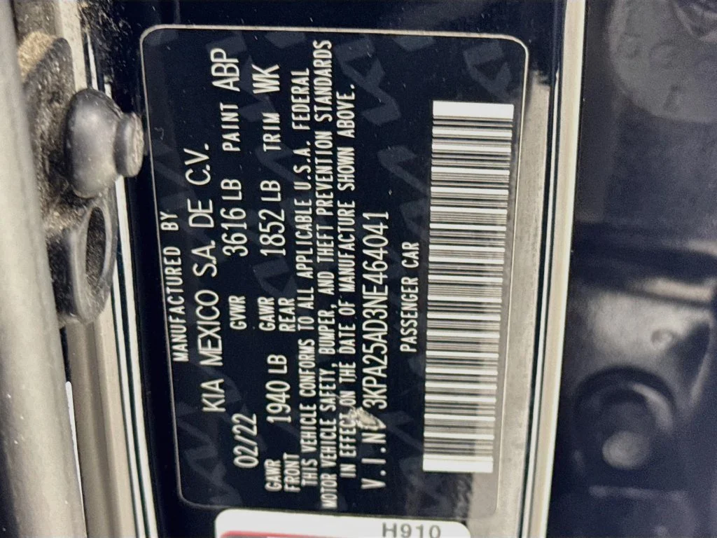 Used 2022 Black Kia S image 38
