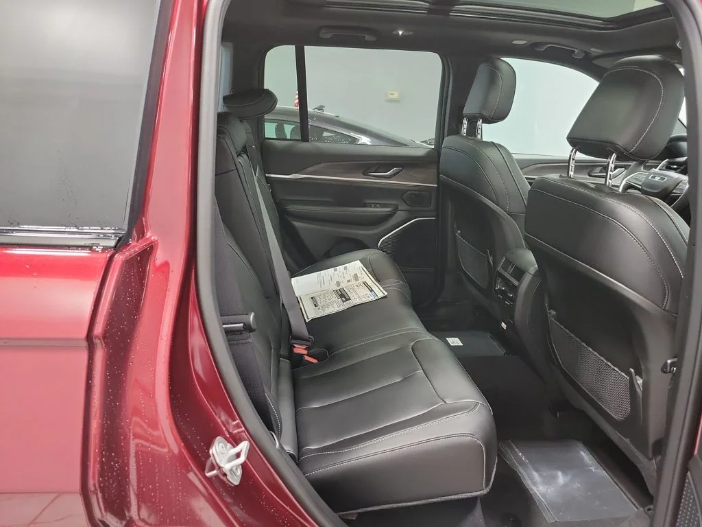 New 2026 Velvet Red Pearl-Coat Exterior Paint Jeep Limited image 8