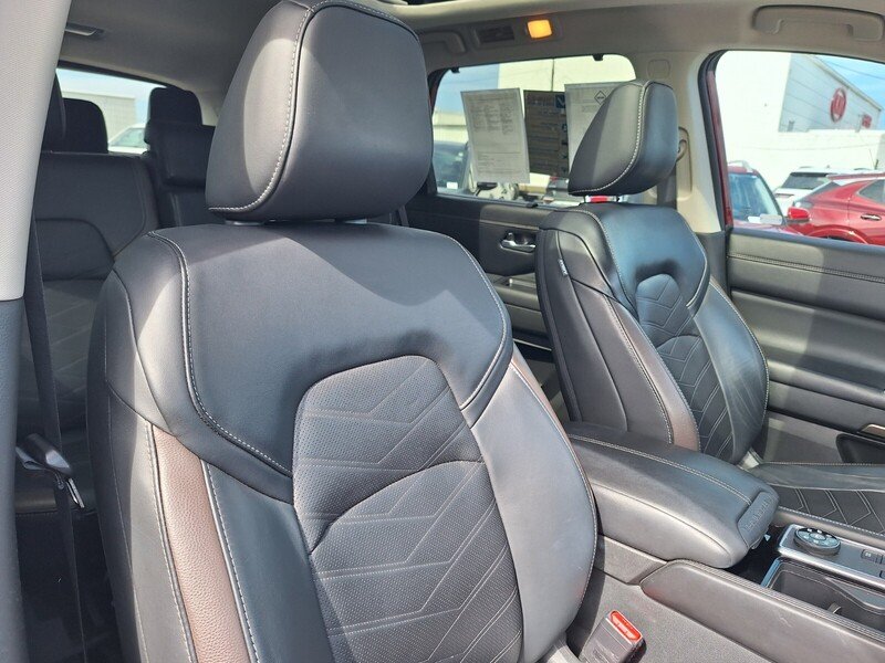 Used 2023 Red Nissan Platinum image 32