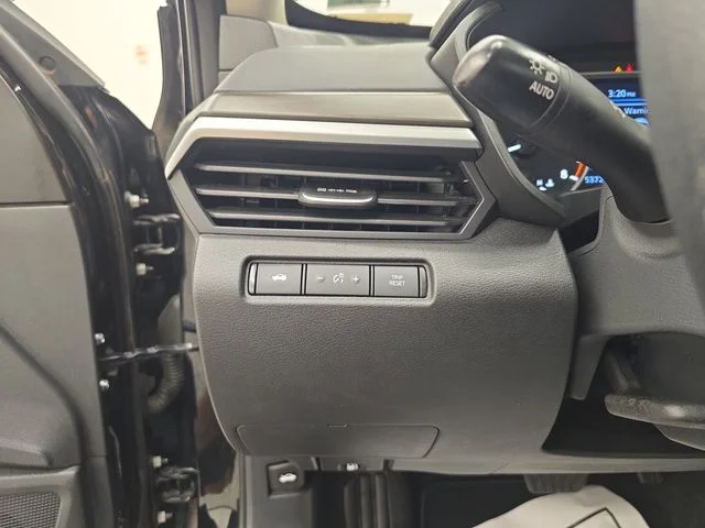 Used 2025 Super Black Clearcoat Nissan 2.5 SV image 31