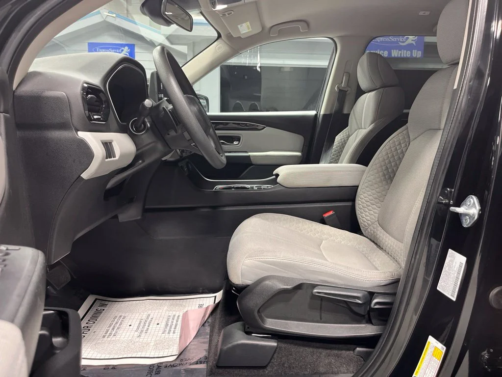 2023 Honda Pilot LX - Photo 11