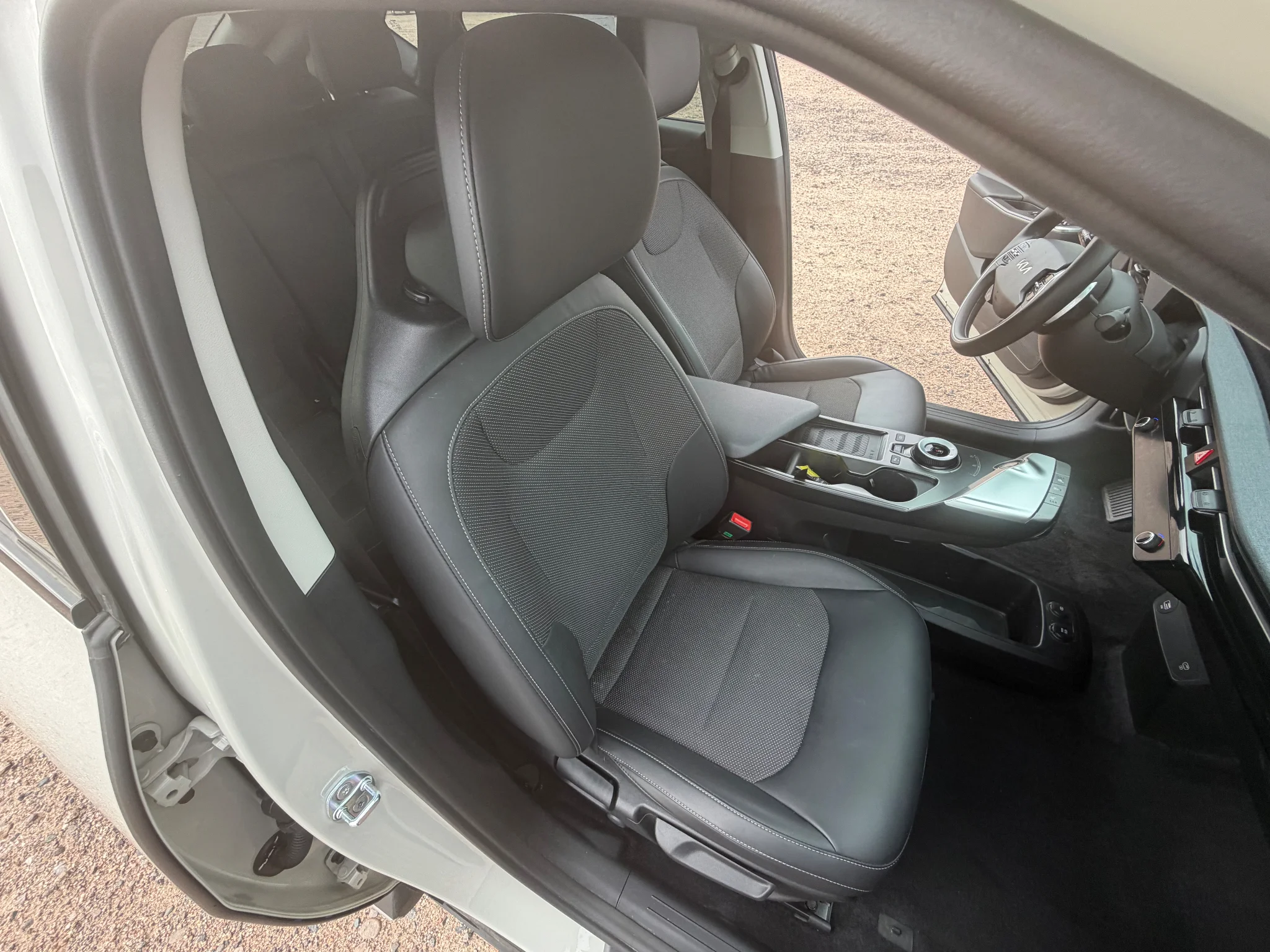 Used 2024 Glacier Kia Light Long Range image 13