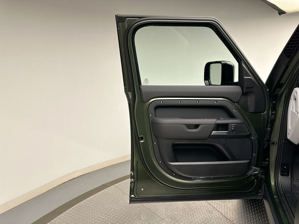 New 2026 Woolstone Green Land Rover S image 9