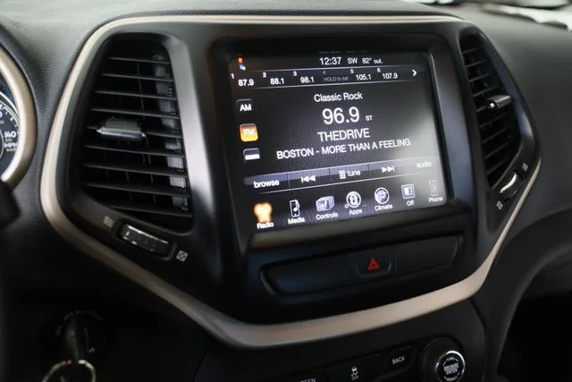 Used 2016 Gray Jeep Latitude image 8