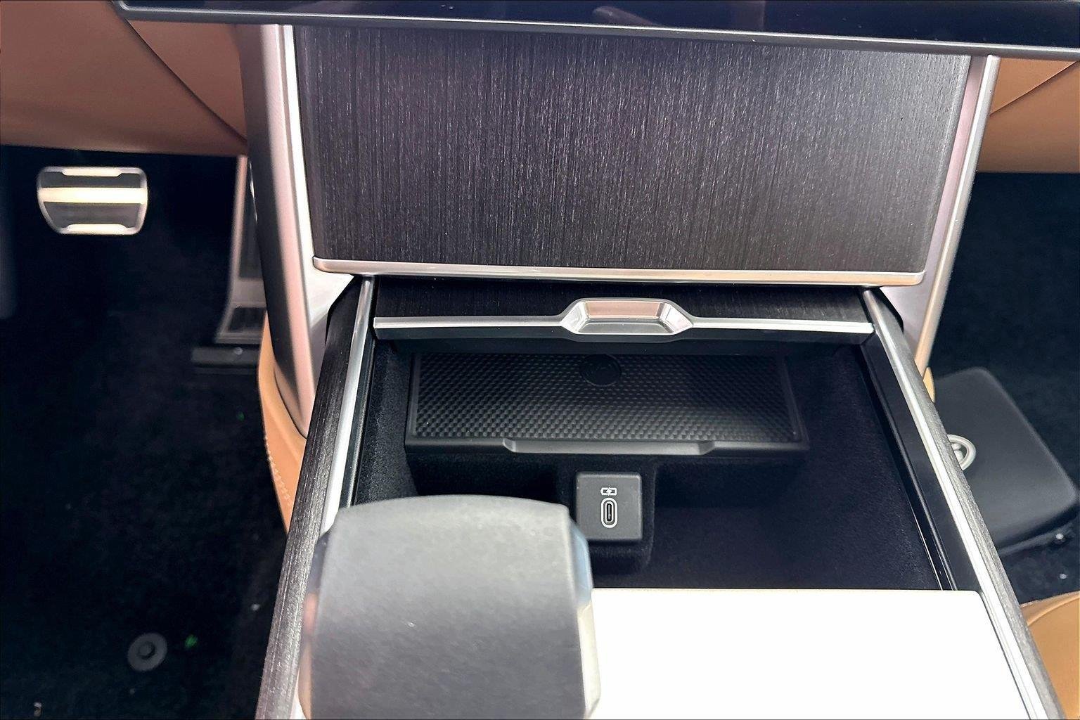 New 2026  Land Rover SE image 21