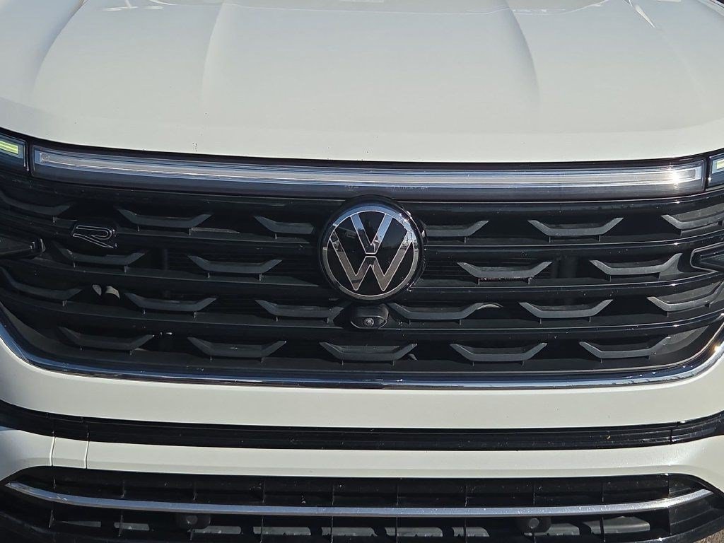 Used 2024 Pure White Volkswagen 2.0T SEL Premium R-Line image 10