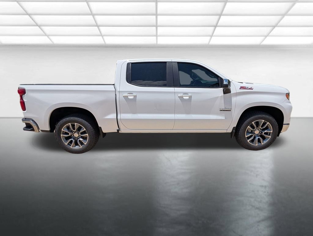 New 2026 Summit White Chevrolet LT image 31