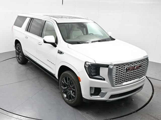 Used 2023 WHITE FROST TRICOAT GMC Denali image 17