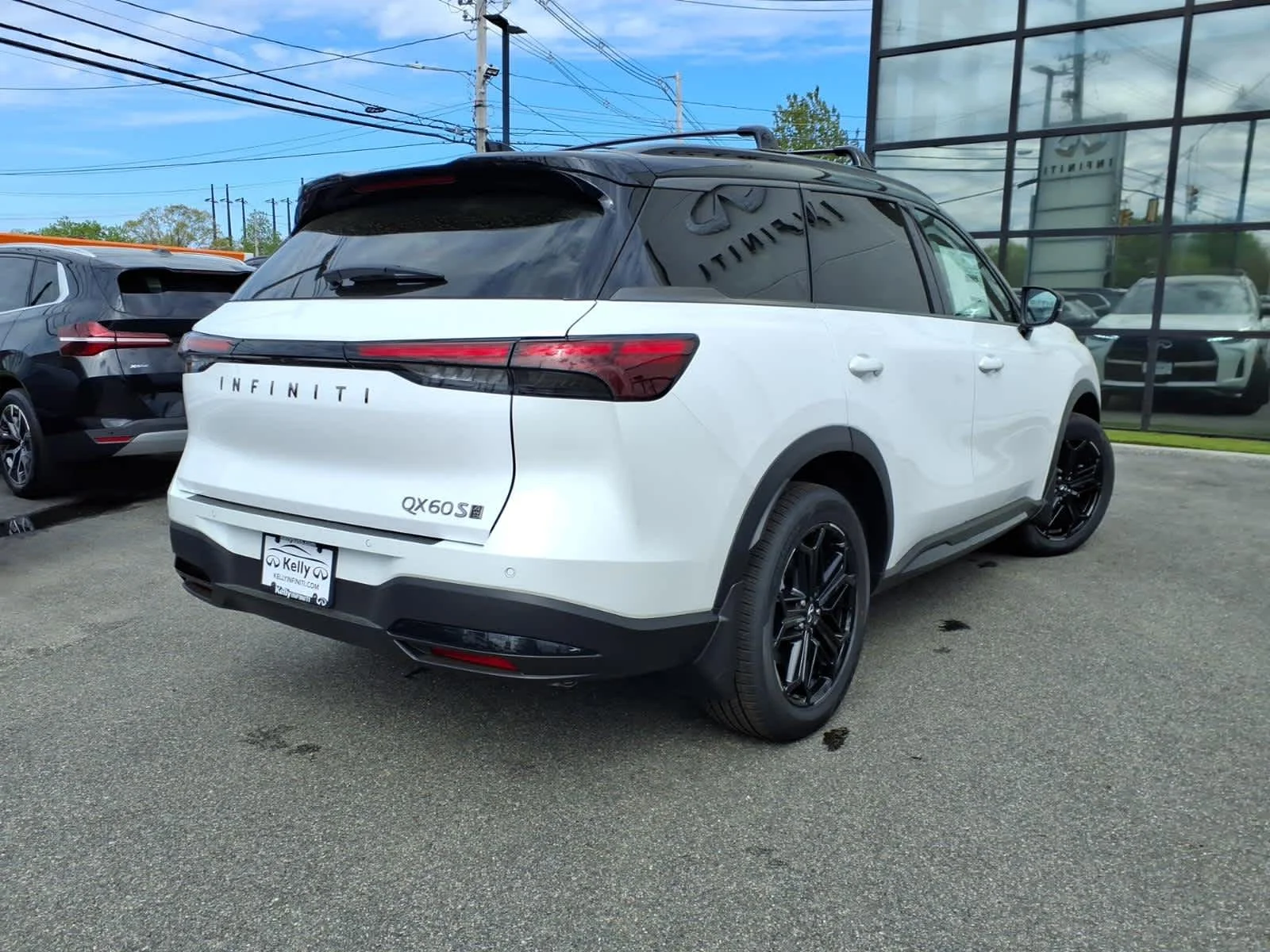 New 2027 Radiant White/Black Obsidian INFINITI SPORT image 3