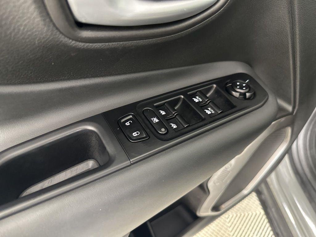 Used 2022 Sting-Gray Clearcoat Jeep Latitude image 27