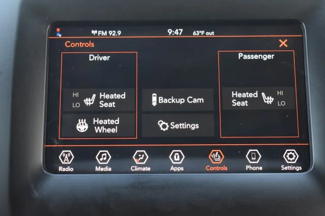 Used 2021 White Jeep Latitude Lux image 28