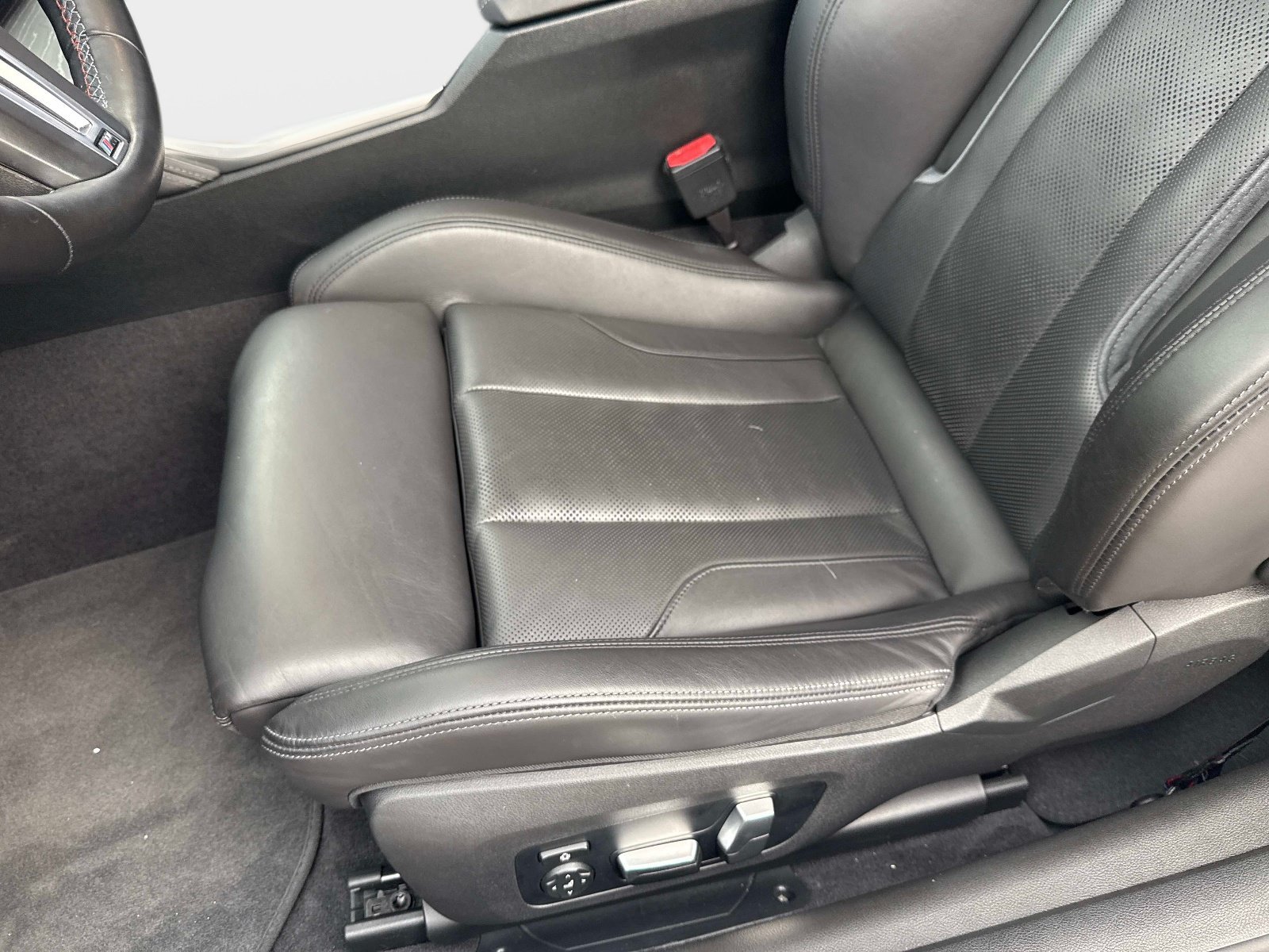 Used 2021 Black Sapphire Metallic BMW Competition image 14