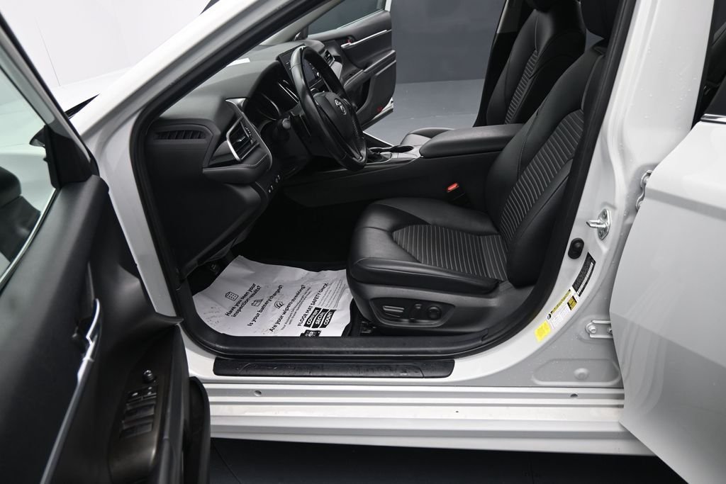 Used 2023 White Toyota SE image 17