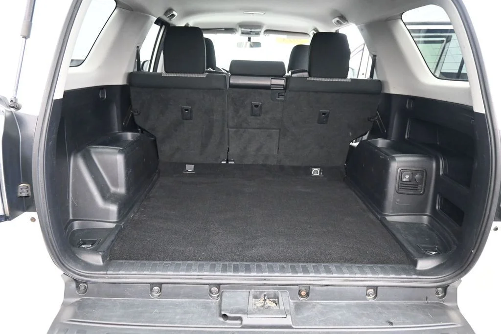 Used 2018 White Toyota SR5 image 14