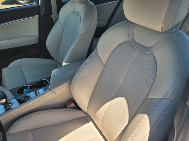 Used 2024 White Genesis 2.5T image 13