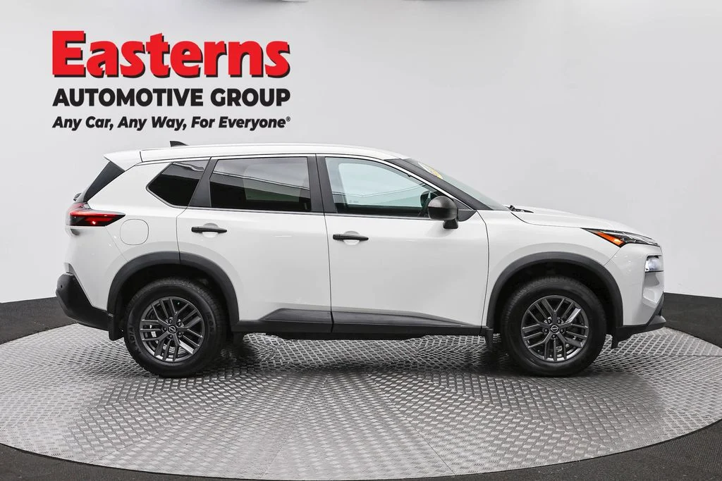 Used 2023 White Nissan S image 4