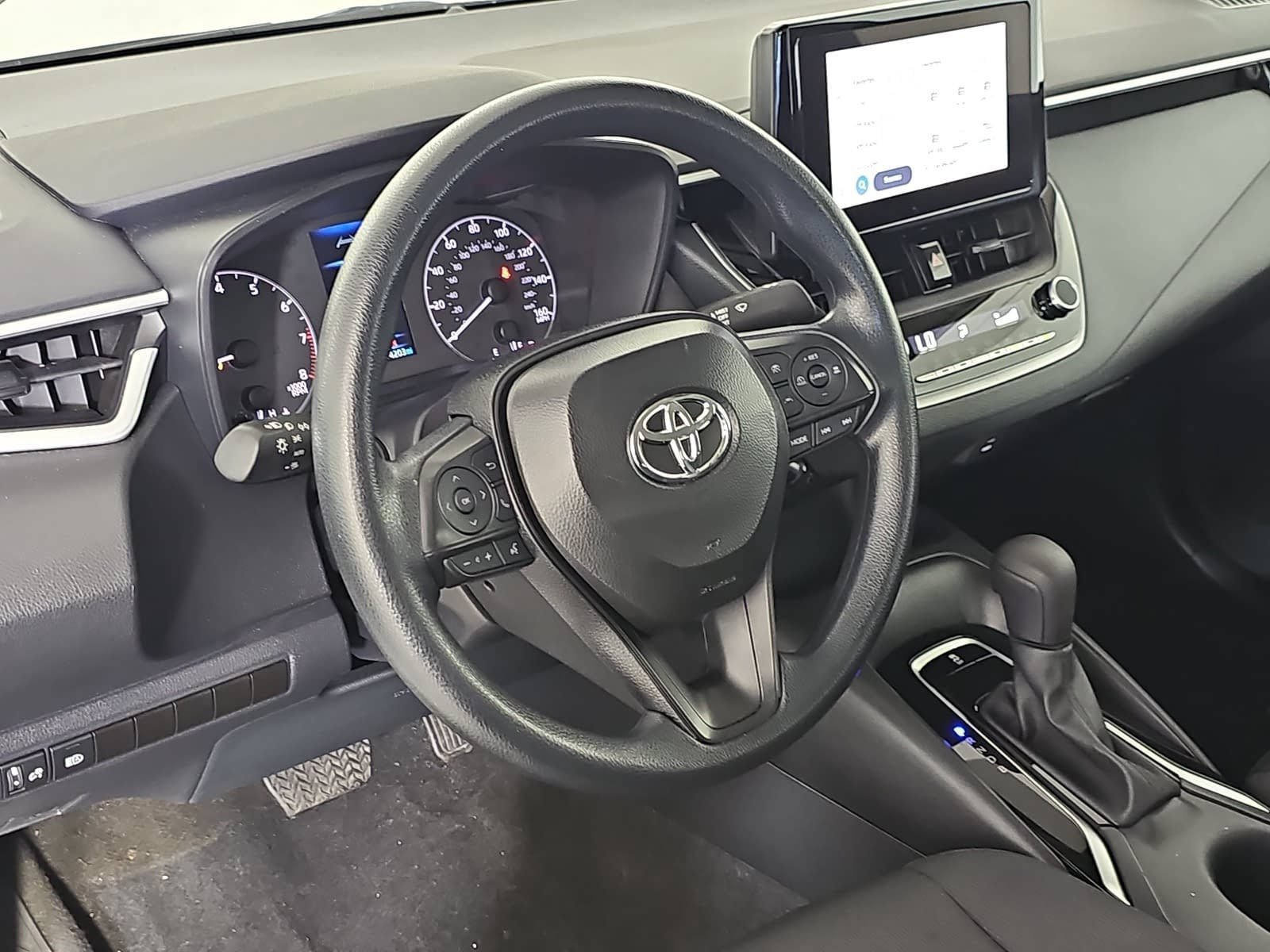 Used 2025 White Toyota LE image 14