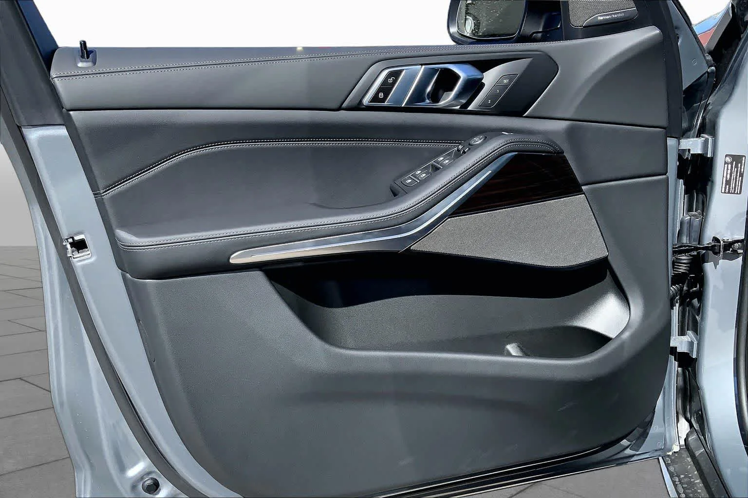 New 2026 Skyscraper Grey Metallic BMW xDrive40i image 10