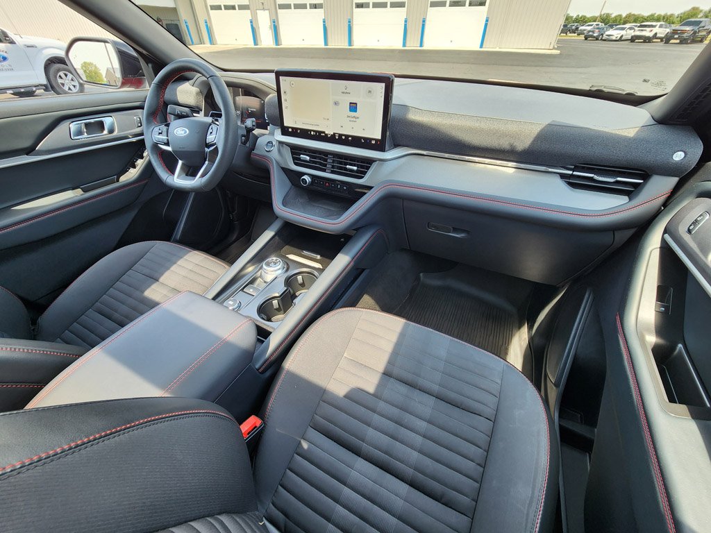 Used 2025 Rapid Red Metallic Tinted Clearcoat Ford ST-Line image 24