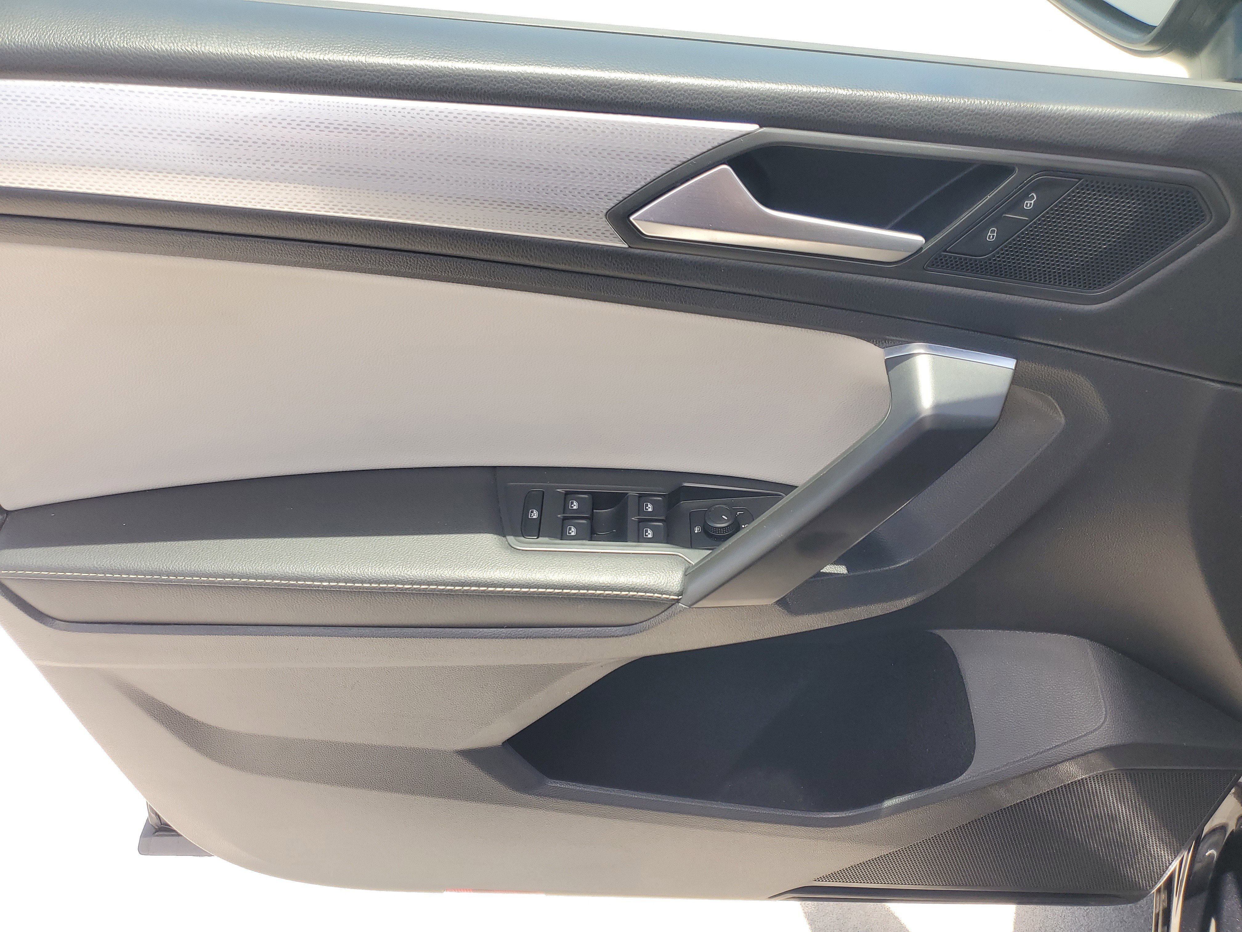 Used 2023 Deep Black Pearl Volkswagen S image 17