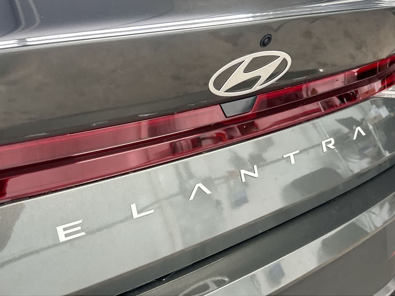 Certified Used 2025 Amazon Gray Hyundai SE image 10