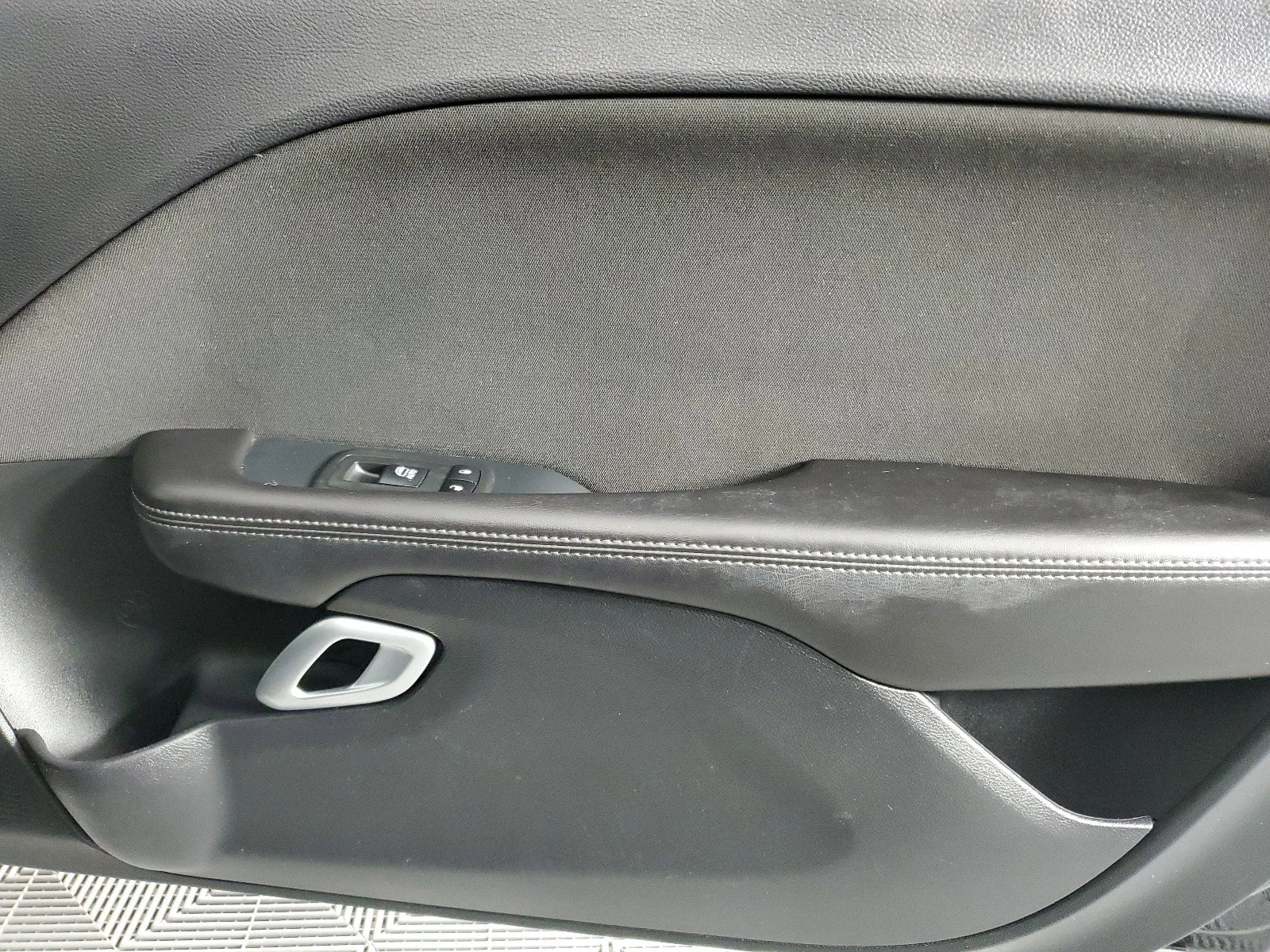 Used 2018 Pitch Black Clearcoat Dodge SXT image 9