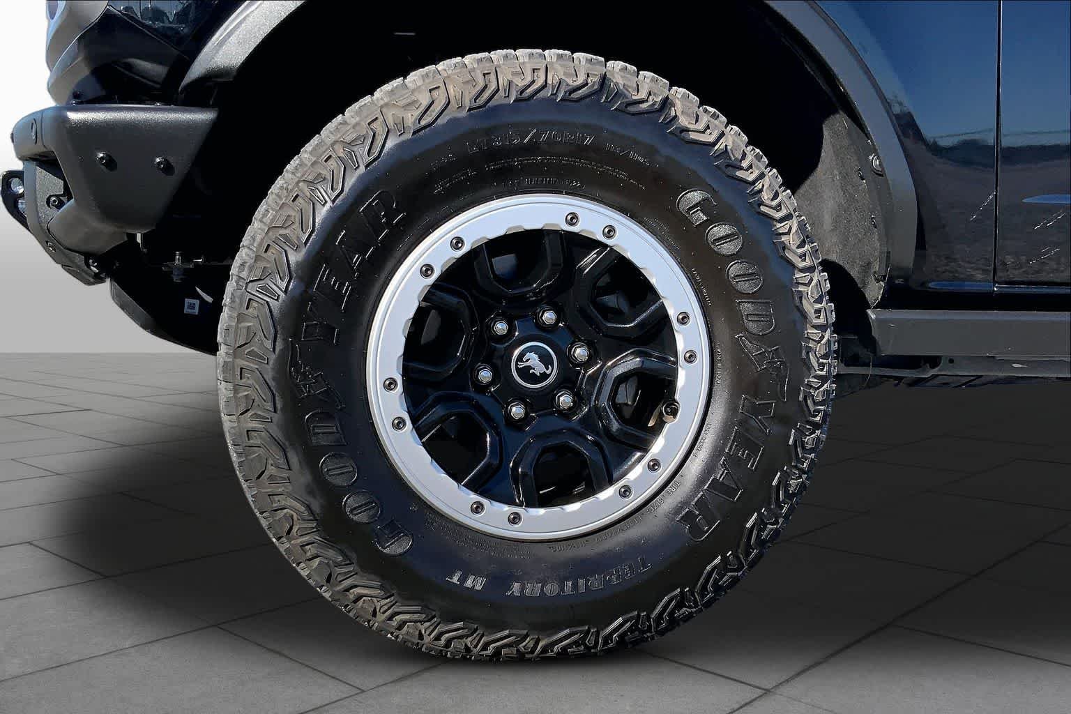 Used 2022 Shadow Black Ford Badlands image 16