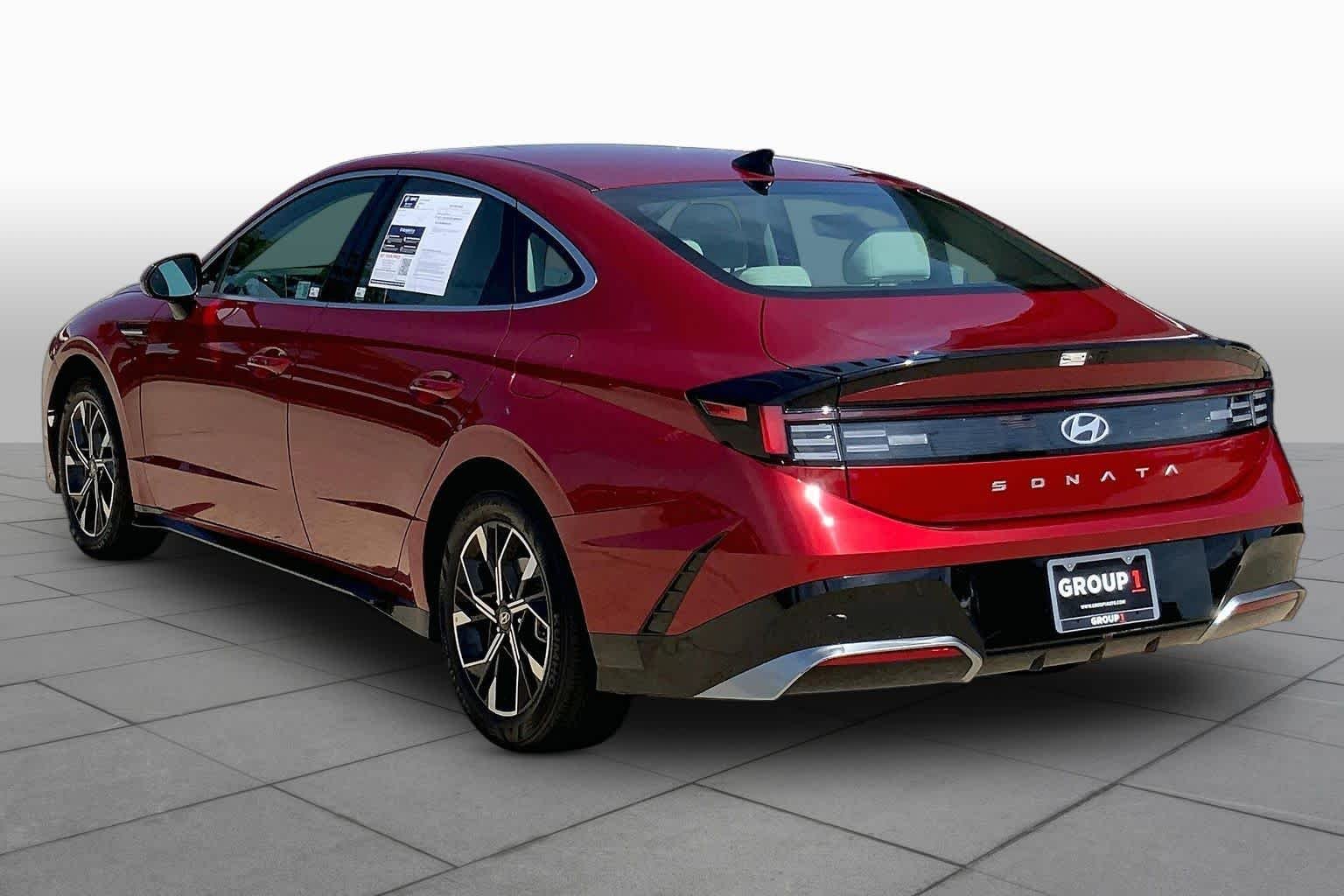 Used 2025 Ultimate red Hyundai SEL image 11