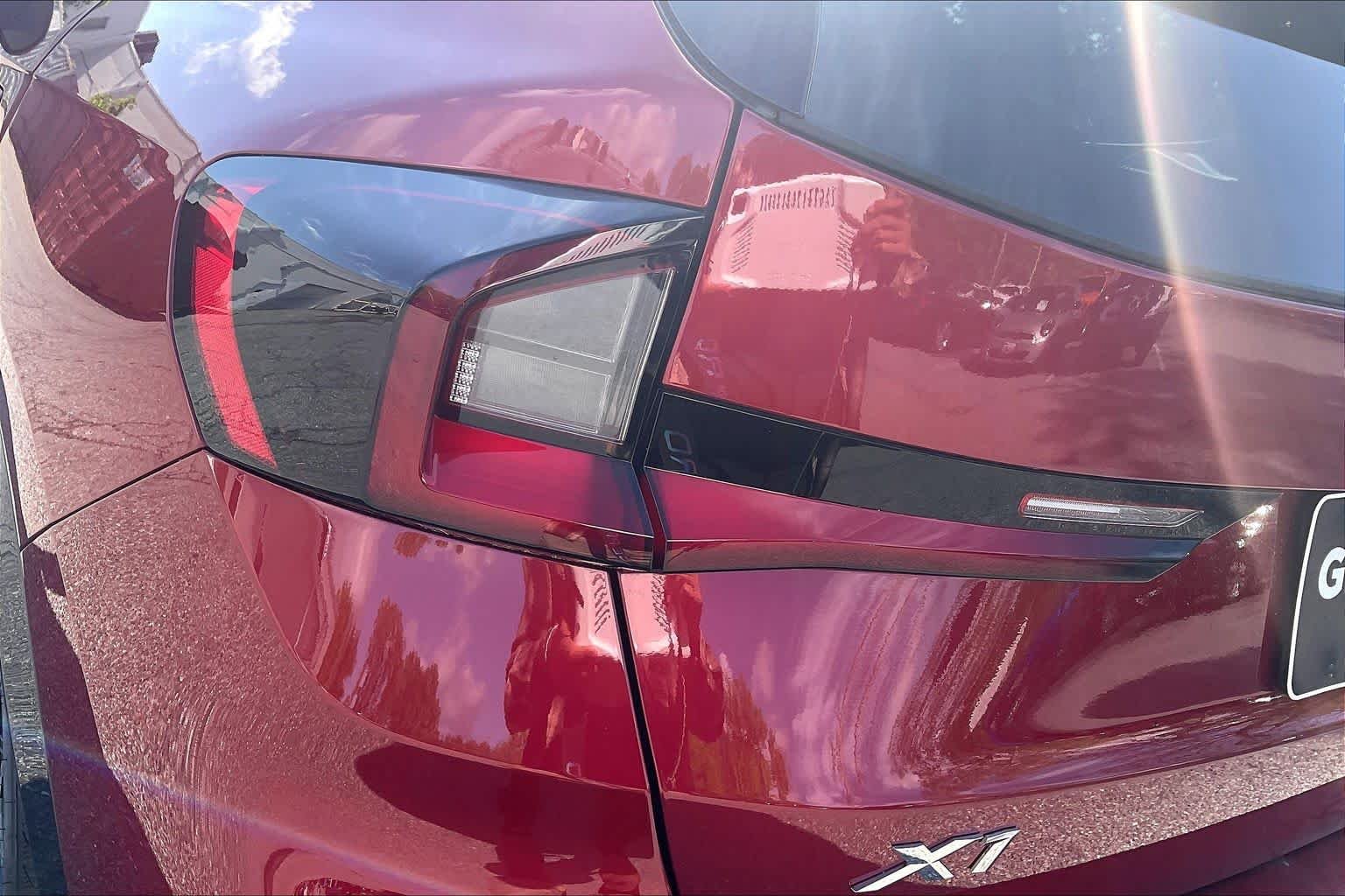 Used 2026 Vegas Red Metallic BMW xDrive28i image 14
