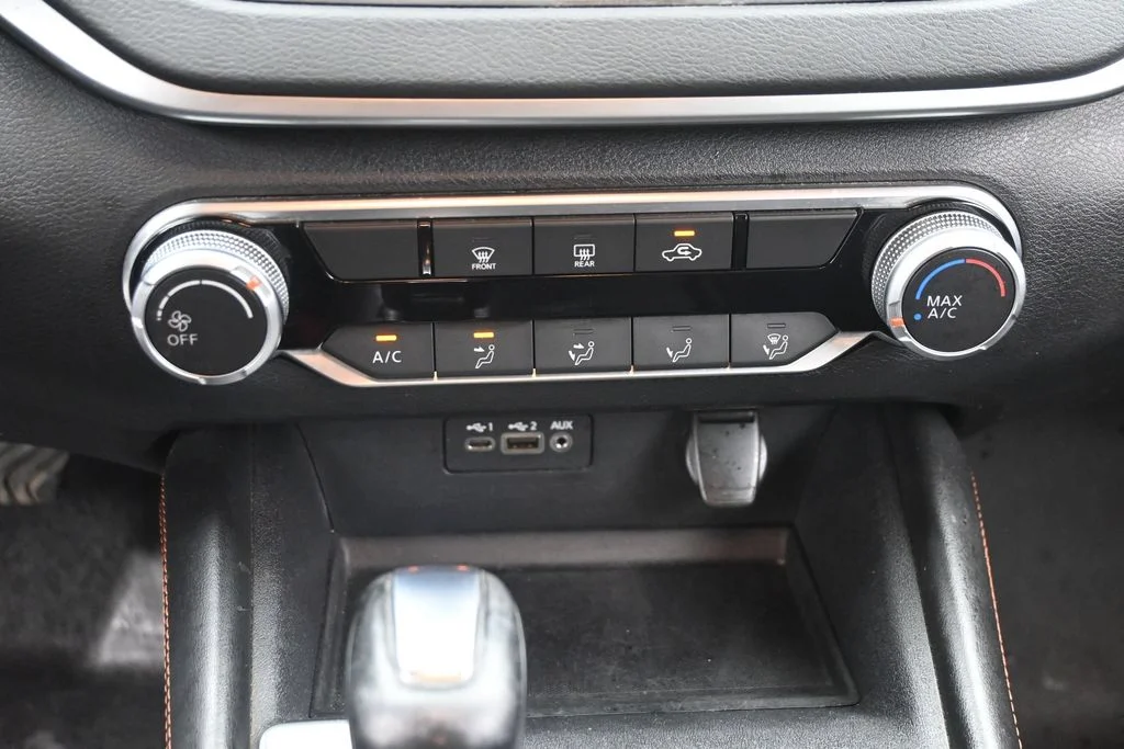 Used 2020 Silver Nissan 2.5 SR image 19